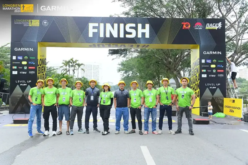 The whole team at the finish arch before the gun